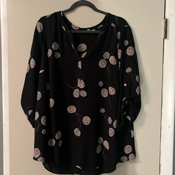 Daniel Rainn Tops - Daniel Rainn floral blouse size 2x